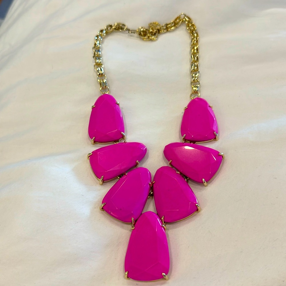 Excellent condition Kendra Scott Hot Pink Harlow Necklace
